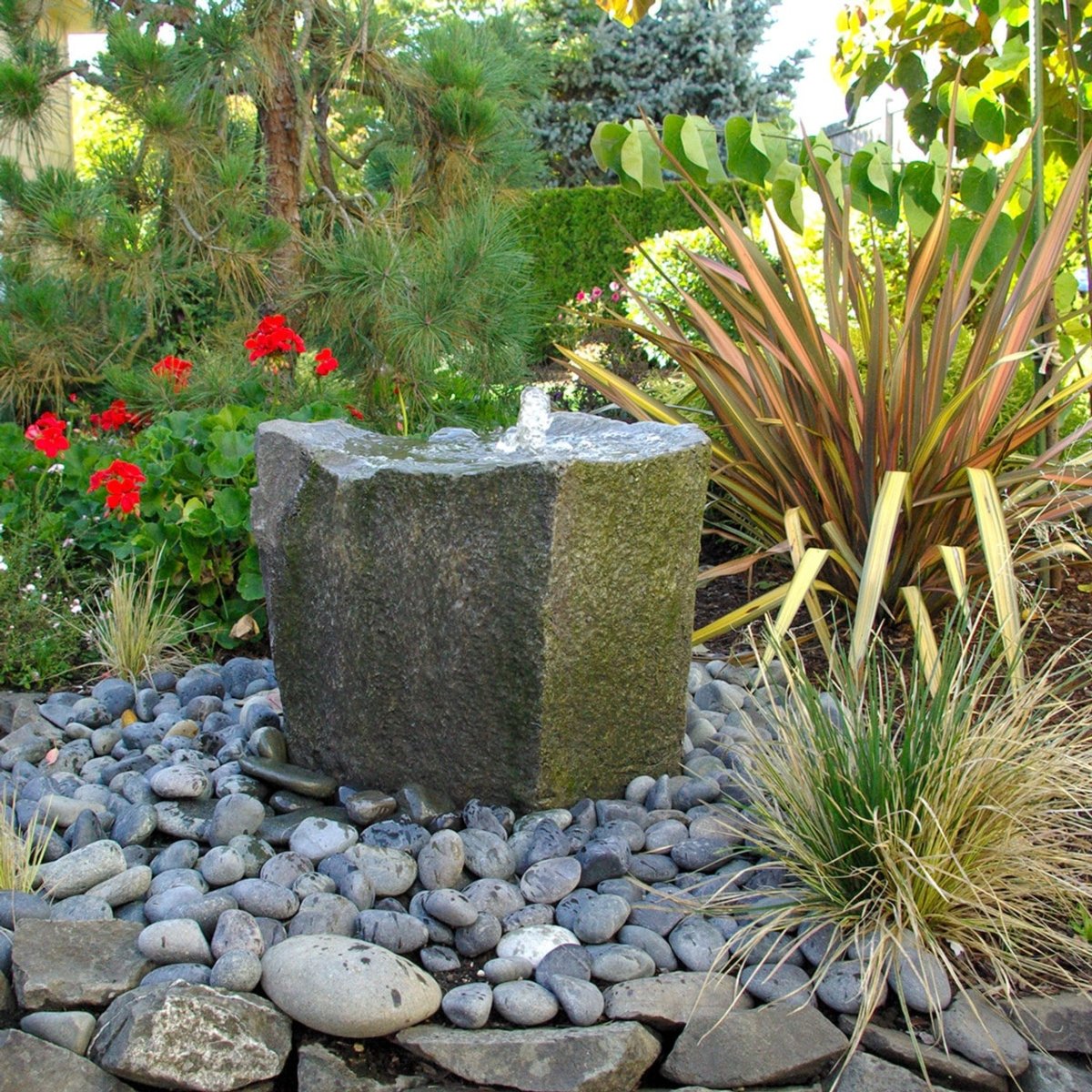 Klamath™ Basin Stone Outdoor Fountain - LA2100K - Blue Thumb